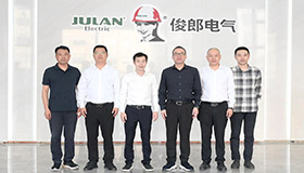 樂(lè)清市委常委、柳市鎮(zhèn)黨委書記陳鵬蒞臨俊郎電氣考察指導(dǎo)